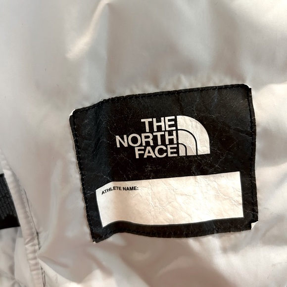 The North Face girls or boys sz M jacket.Perfect condition, worn a couple times. - Picture 8 of 13